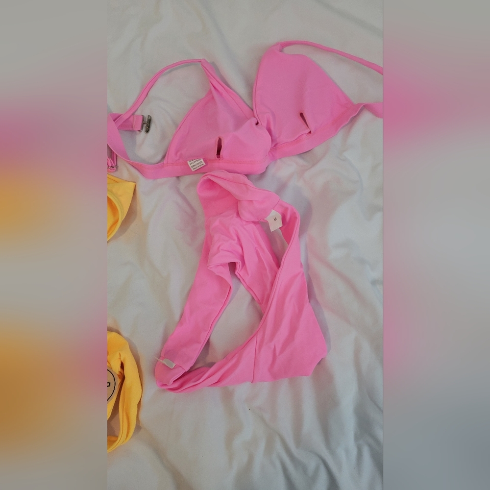 Bathing suits - Picture 4 of 4